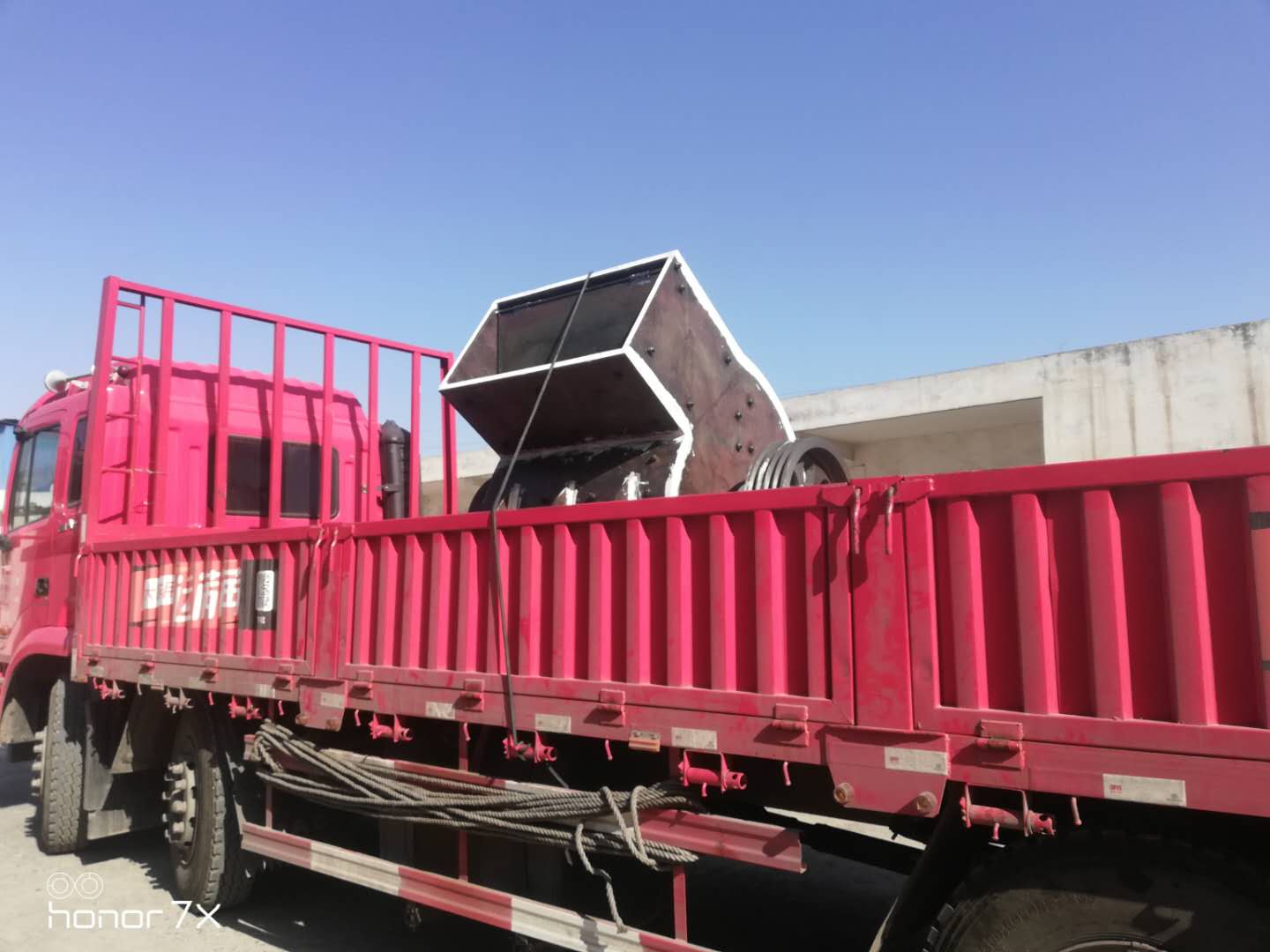 欧宝平台最新官网:X平台对“AI 垃圾信息制造机”下达逐客令封禁InfoFi类应用的API权限